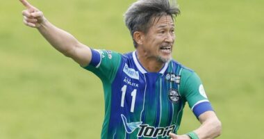 Shënon gol futbollisti më i vjetër/ Japonezi Miura realizon ndërsa ka mbushur plot 59 vjeç
