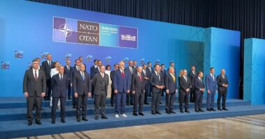 Samiti i NATO/ Shkrepet foto familjare, Rama mes liderëve të vendeve të Aleancës