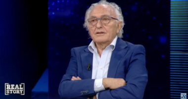 “Mblodhën brenda vetes injorantë të tjerë”/ Çupi: Protesta nisi pa objekt, u zhvillua pa mendim dhe u bë Foltore e Berishës