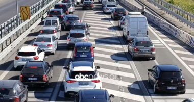 Shëngjini dhe Velipoja tërheqin mijëra pushues, trafik i dendur në aksin verior