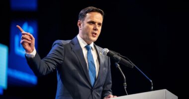 Abdixhikut i jepet shans i dytë/ Kreu i LDK fiton votëbesimin, por me një diferencë të ngushtë