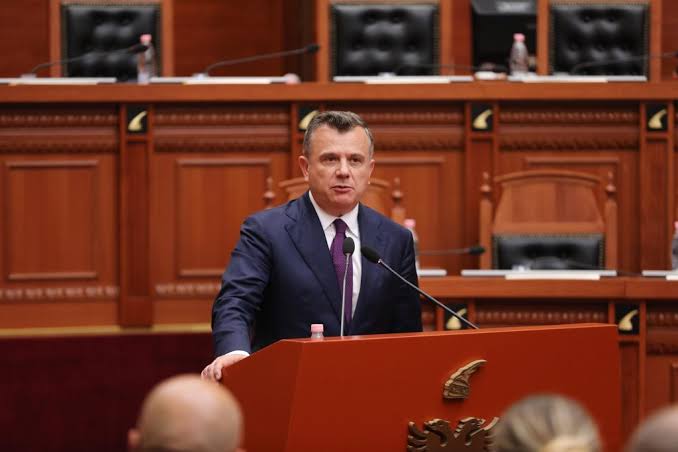 Brukseli më afër  PD e mban larg  Qeveria shtyn para për Europën dhe drejtësinë  opozita rikthehet për ta penguar