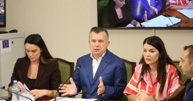Balla: Vendimet për Aeroportin e Vlorës dhe Zvërnecin i firmosi Sali Berisha