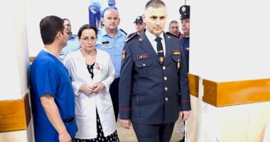 Dhuna para Parlamentit, 15 efektivë të lënduar/ Drejtori Hita viziton efektivët tek Trauma