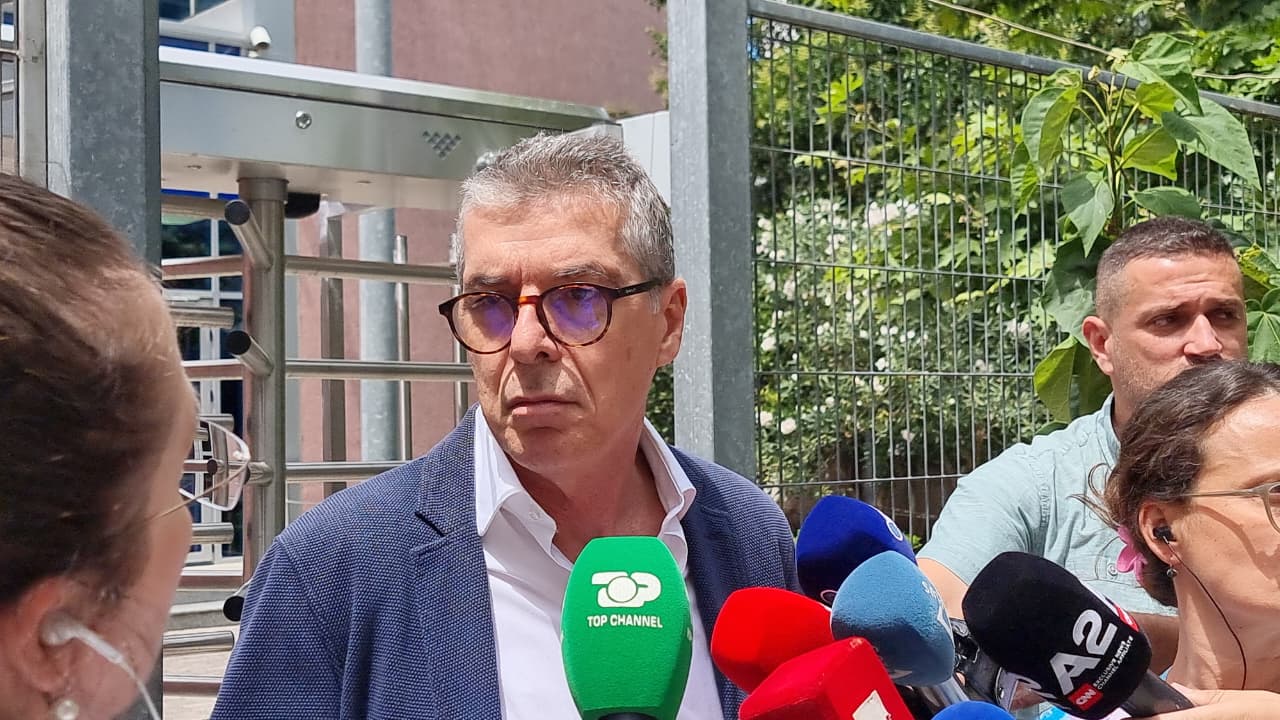 “Partizani”, Millonai “gozhdon” Oketën/ Ish ministri i Mbrojtjes nuk pranon të ketë bërë presion për privatizimin