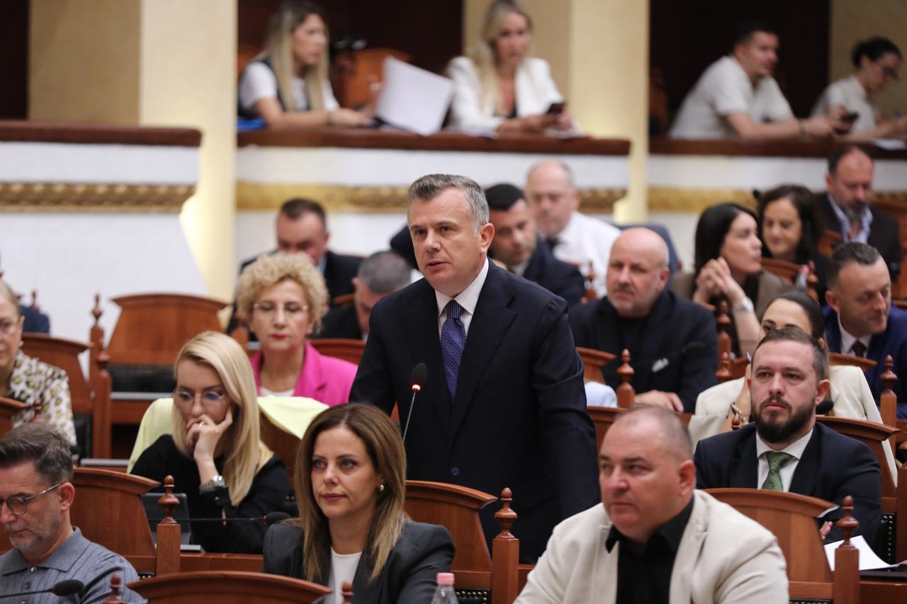 Balla  Mos bëni politike me Kosovën  Qëndrimi i kreut të grupit të PS pas deklaratës së ministres serbe