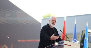 “Deri në 2028, ushtria shqiptare do ketë të gjitha kapacitetet”/ Rama: Po prodhohen 14 zjarrfikëse të reja