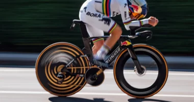 Një belg nderon ditën kombëtare/ Evenepoel fiton etapen numër 16 në “Tour”, feston siç duhet