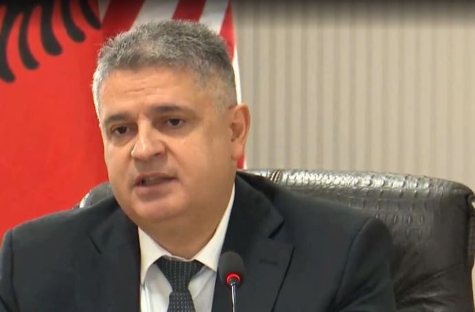 Adnan Xholi, në garë për postin e Prokurorit të Përgjithshëm/ Prokurori i SPAK dorëzon aplikimin në KLP