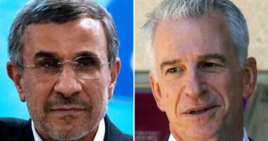 Raporti: Ahmadinejad u takua me shefin e Mossadit, plani izraelit për ta emëruar si udhëheqës të Iranit