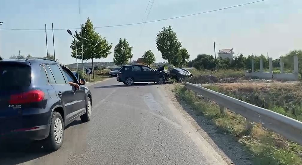 Aksident me vdekje në Divjakë  Humb jetën 39 vjeçari  plagosen 5 të tjerë
