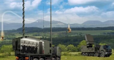 Franca i jep Ukrainës teknologji për prodhim armësh