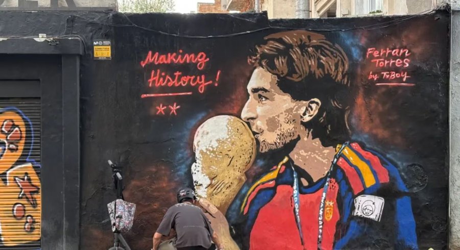 Dhunohet murali i heroit  Dëmtohet në Barcelonë vepra artistike për yllin Ferran Torres