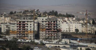 Forcat izraelite kontrollojnë shtëpi dhe shembin ndërtesa në Bregun Perëndimor