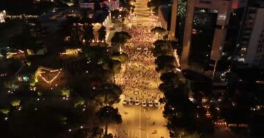 Protesta në ditën e 34, pamje me dron/ Ja pjesëmarrja e qytetarëve në bulevard