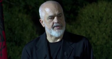 Diplomimi i 67 oficerëve të rinj/ Rama: Ditë krenarie për Forcat e Armatosura. Deri në 2030 paga si të NATO-s