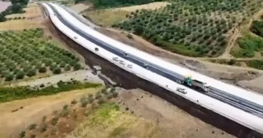 VIDEO/ Rama publikon pamje nga punimet në aksin Elbasan-Rrogozhinë: Pjesë strategjike e Korridorit VIII
