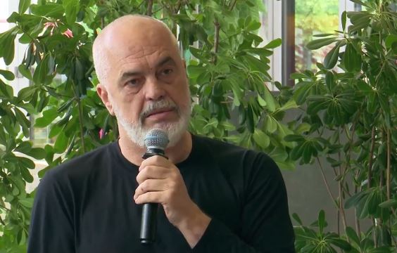 Incidentet para Kuvendit  Rama  Korbat dhe sorrat  presion fizik ndaj deputetëve  Flamingot janë paqësorë