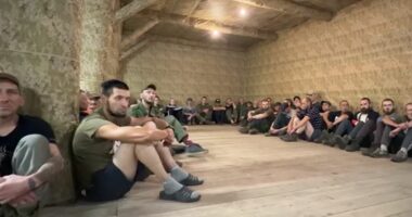 Regjimenti ukrainas zë rob lufte 64 ushtarë rusë