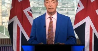 Britani e Madhe/ Nigel Farage jep dorëheqjen si deputet, por do të kandidojë në zgjedhjet e pjesshme
