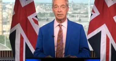 Britani e Madhe/ Nigel Farage jep dorëheqjen si deputet, por do të kandidojë në zgjedhjet e pjesshme
