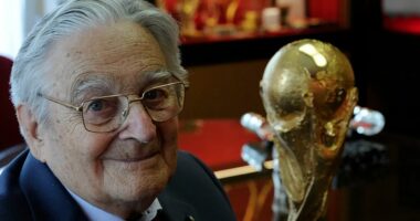 Silvio Gazzaniga, skulptori milanez që krijoi trofeun më të famshëm të futbollit botëror