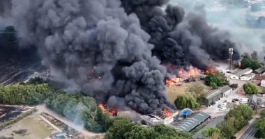 VIDEO/ Shpërthim i fuqishëm në një fabrikë në Britani