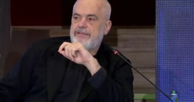 Rama: Sistemi po lufton korrupsionin. Kryeministri: Demokracia është e vetmja rrugë për të garantuar brezat