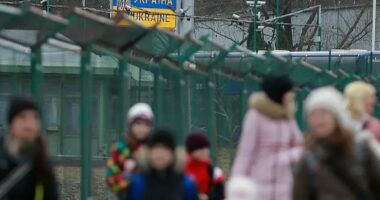 BE zgjat mbrojtjen e përkohshme për ukrainasit, por kufizon qasjen për burrat në moshë ushtarake