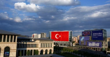NATO do të zbulojë marrëveshje të mëdha për armët në Ankara para samitit me Trump