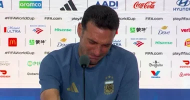 “Është vërtet e dhimbshme, më vjen shumë keq”, Lionel Scaloni mes lotësh largohet nga konferenca për shtyp