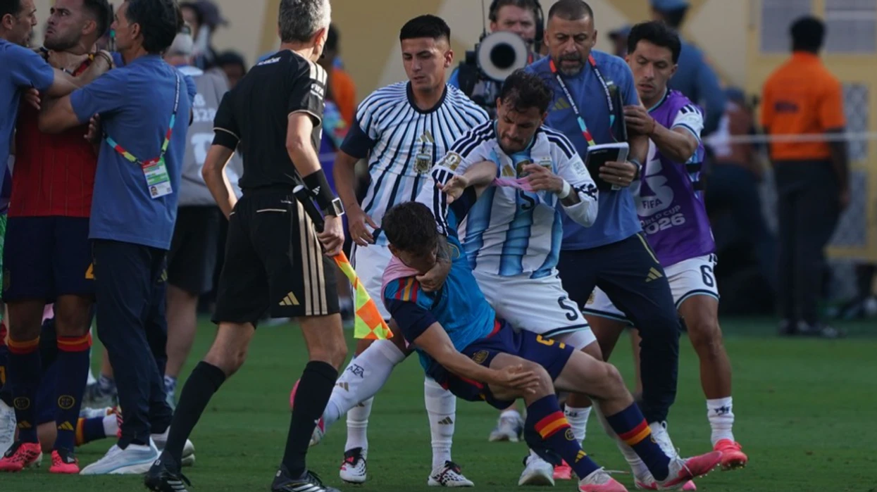 paredes-e-mbyll-me-sherr-mesfushori-i-argjentines-perplaset-me-futbollistet-e-spanjes