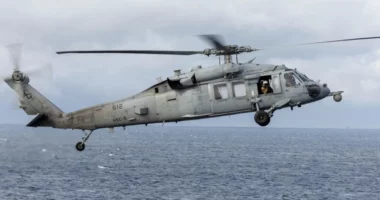 Rrëzohet helikopteri i Marinës amerikane në Detin Arabik, një ushtarak i zhdukur