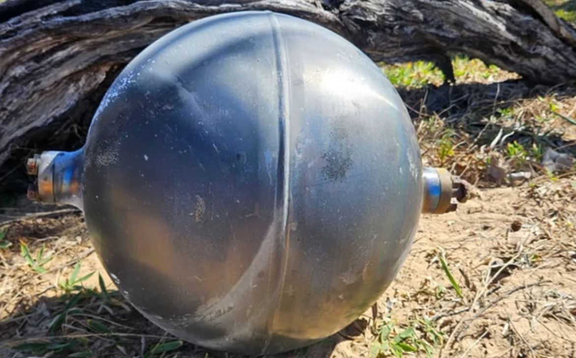 Sfera misterioze metalike në plazhet e Australisë  dyshohet se janë mbetje nga hapësira