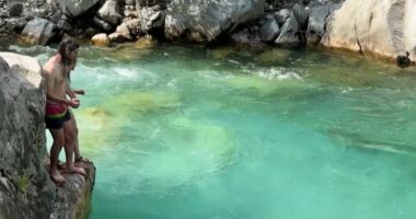 “Muaj mjalti” në Valbonë/ Veriu i vendit, destinacion i preferuar i turistëve nga SHBA