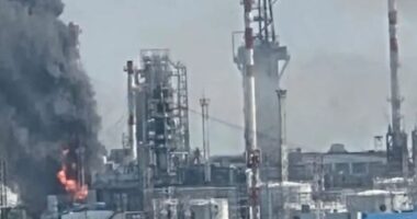 VIDEO/ Momenti kur droni ukrainas godet rafinerinë ruse të naftës në Tyumen