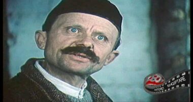 U nda nga jeta në moshën 99-vjeçare/ Korçë, i jepet lamtumira e fundit Koço Qendros, ikonës së teatrit shqiptar