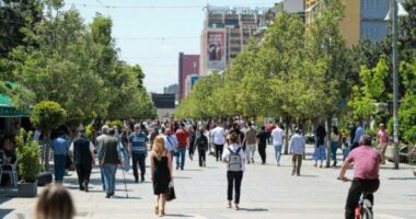 Plaket popullsia në Kosovë/ Agjencia e Statistikave: Në vitin 2026, mosha mesatare 49 vjeç
