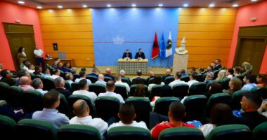 Lamallari mbledh drejtuesit e AMP: Lufta kundër korrupsionit në radhët e Policisë së Shtetit, prioritet që nuk negociohet