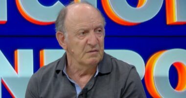 “Kuvendi i protestës” bëhet arenë përplasjesh/ Leka: Një tragjikomedi. Ripërtëritja e PD? Partia nuk ndryshon me Berishën