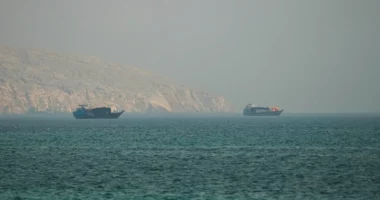 Irani nuk tërhiqet nga Hormuzi, rrezikohet armëpushimi me SHBA