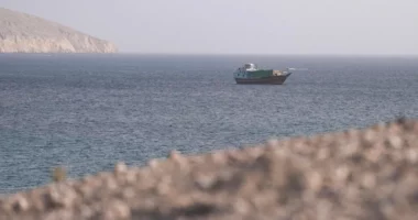 SHBA godet Iranin për të gjashtën natë radhazi, përshkallëzohet kriza në Ngushticën e Hormuzit