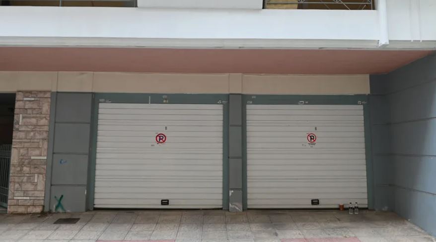 Tragjike në Greqi  Dy të rinj gjenden të vdekur brenda makinës në parking  shkak kondicioneri