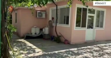 Banesën e kishte kthyer në thertore, mbetjet i hidhte në Vjosë/ Pranga 62-vjeçarit në Përmet, AKU i bllokon aktivitetin