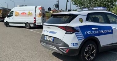 Aksident në autostradën Rrogozhinë-Lushnjë, plagoset rëndë drejtuesi i një mjeti bujqësor