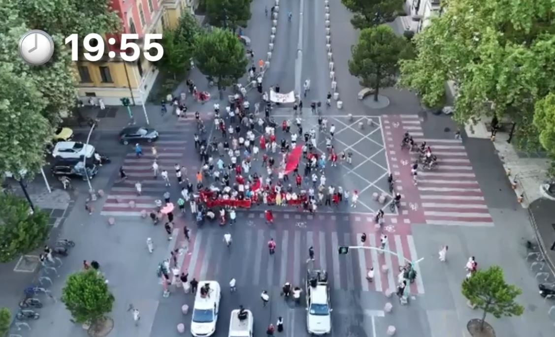 Protesta e 46 e qytetarëve  ABC News sjell pamjet me dron  pjesëmarrja në orën 19 55