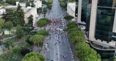 Protesta në ditën e 34, pamje me dron/ Ja pjesëmarrja e qytetarëve në bulevard