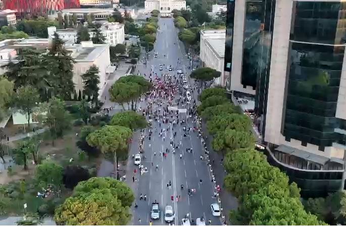 Protesta në ditën e 34  pamje me dron  Ja pjesëmarrja e qytetarëve në bulevard