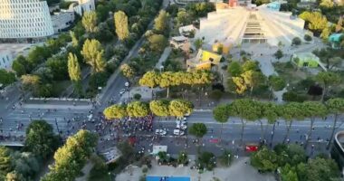 Protesta në ditën e 36, pamje me dron/ Ja pjesëmarrja e qytetarëve në bulevard