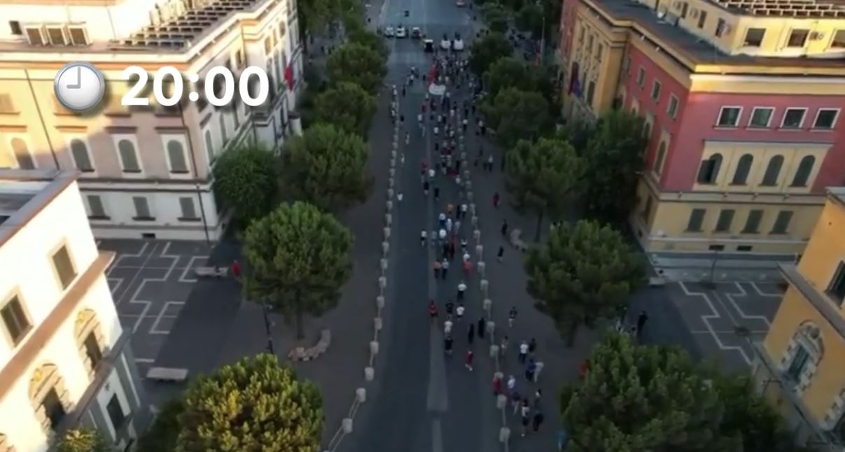 Protesta në ditën e 44  ja pjesëmarrja e qytetarëve në orën 20 00
